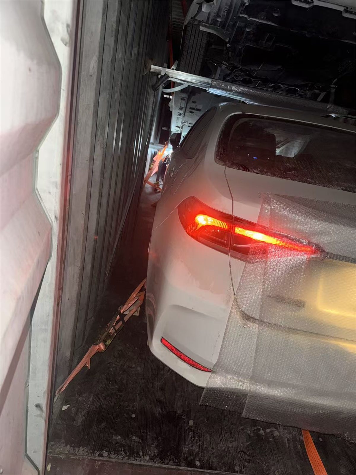 Vehicle side clearance and straps checked inside a container